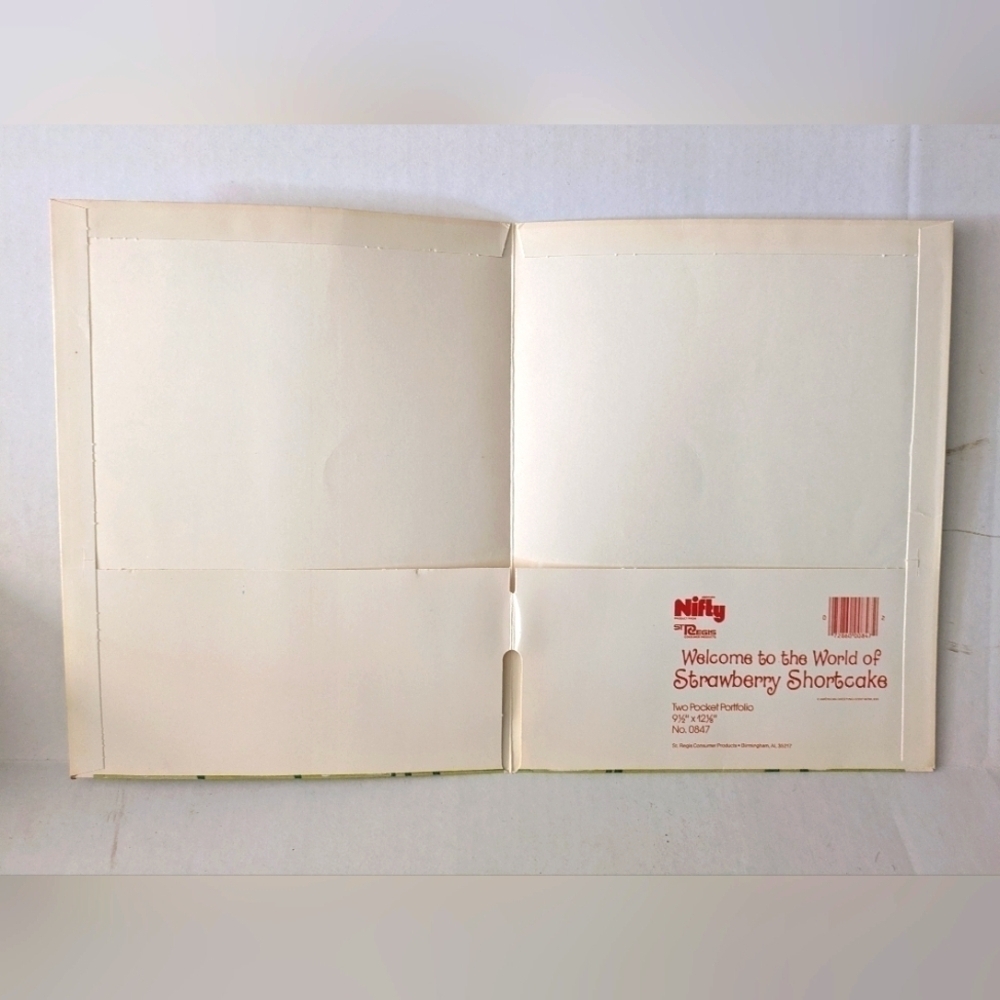 Rare Vintage STRAWBERRY SHORTCAKE Folder, like new - Picture 3 of 3